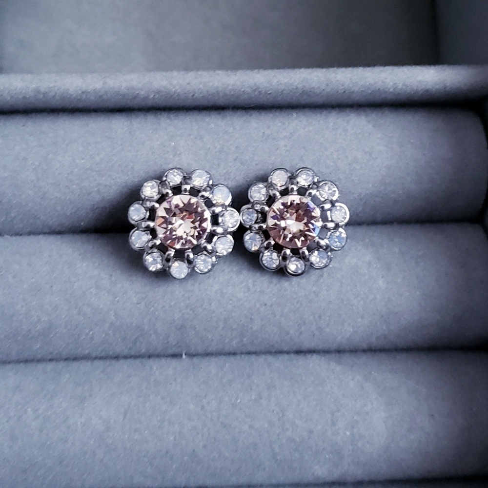 Pretty flower earrings